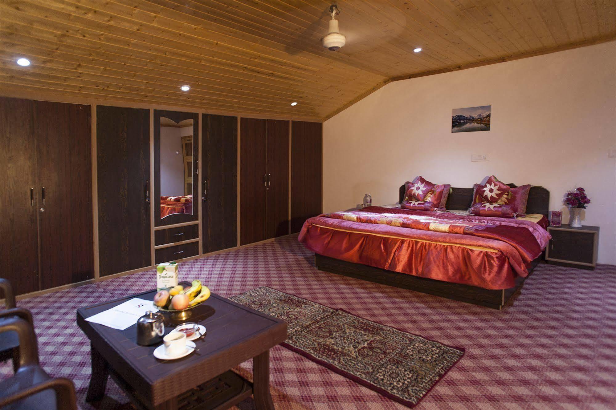 Hotel Sheesha Residency Srīnagar Zewnętrze zdjęcie