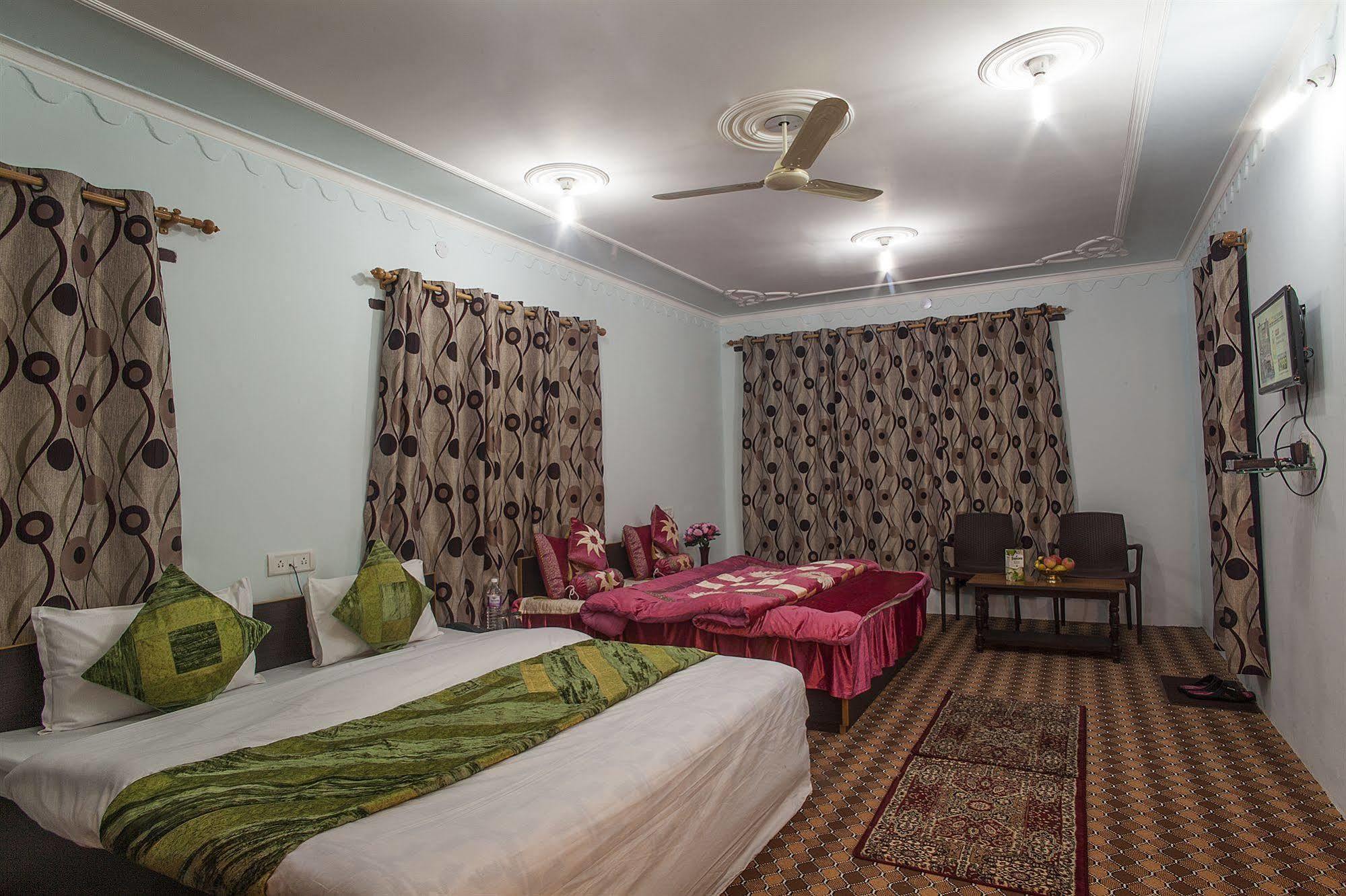 Hotel Sheesha Residency Srīnagar Zewnętrze zdjęcie